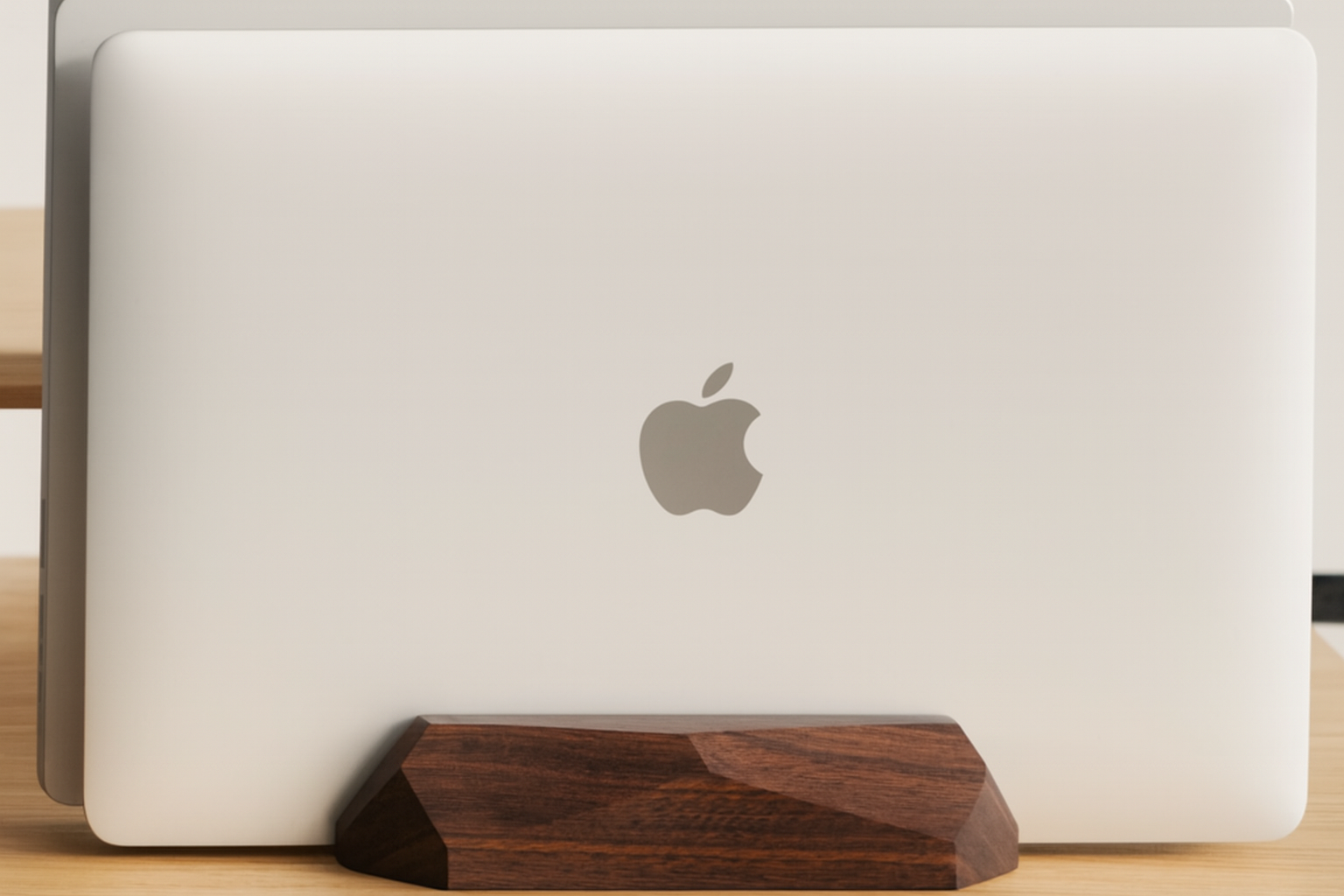 Dual laptop dock – space efficiency and elegant organisation